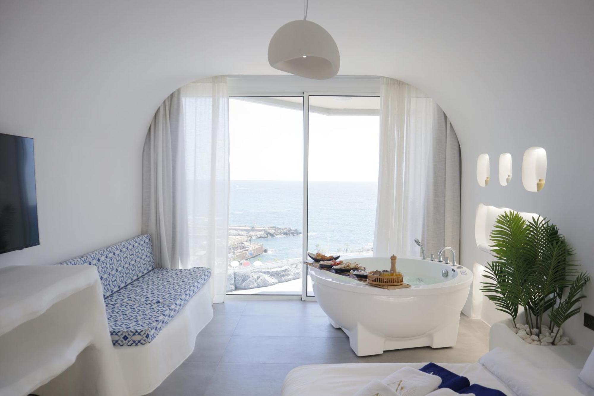 Aqualand Hotel & Resort Batroûn Buitenkant foto